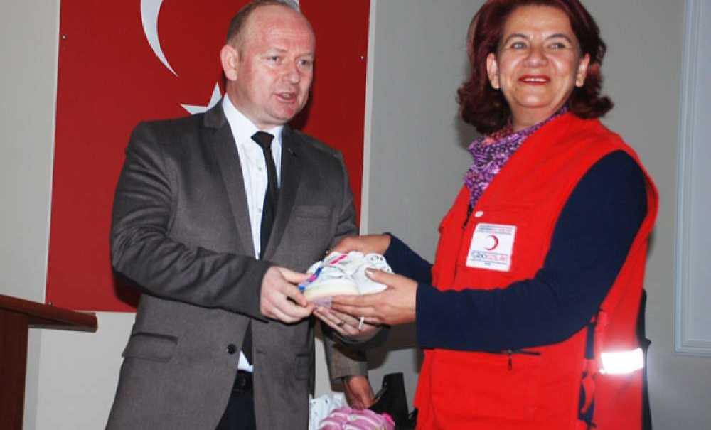 Kızılay`dan İhtiyaç Sahibi Öğrencilere Yardım