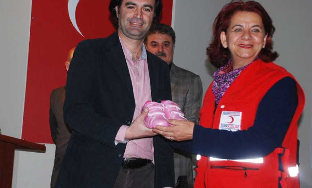 Kızılay`dan İhtiyaç Sahibi Öğrencilere Yardım