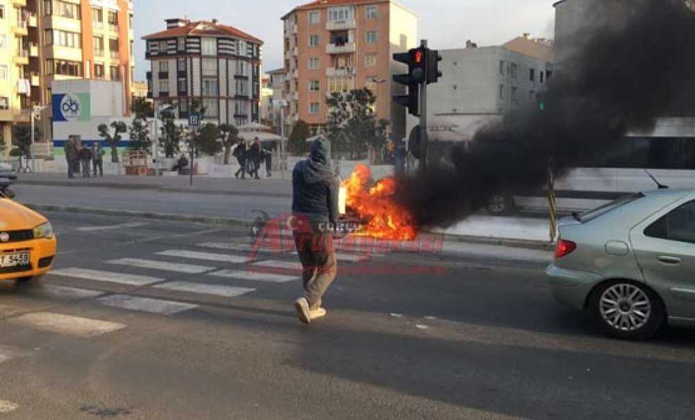 Seyir Halindeki Motosiklet Alev Aldı