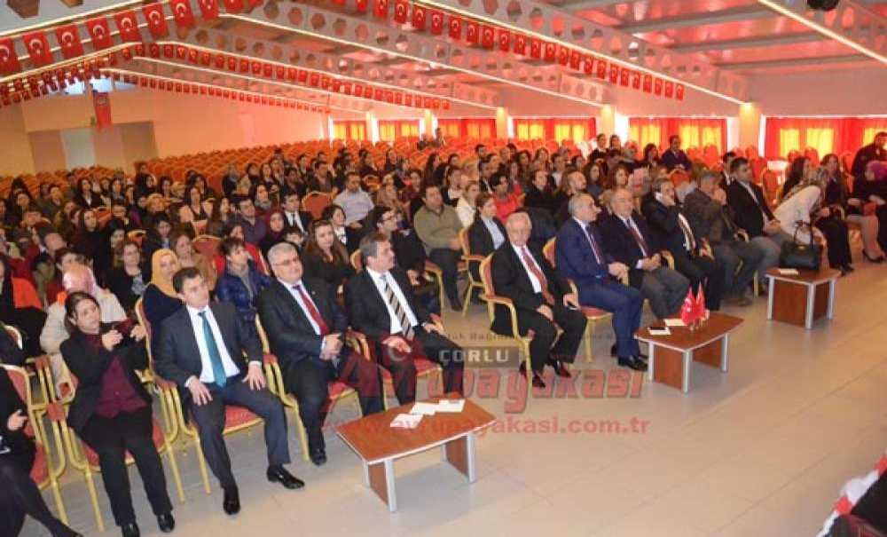 Azıcık Işığın Peşinde Semineri Düzenlendi