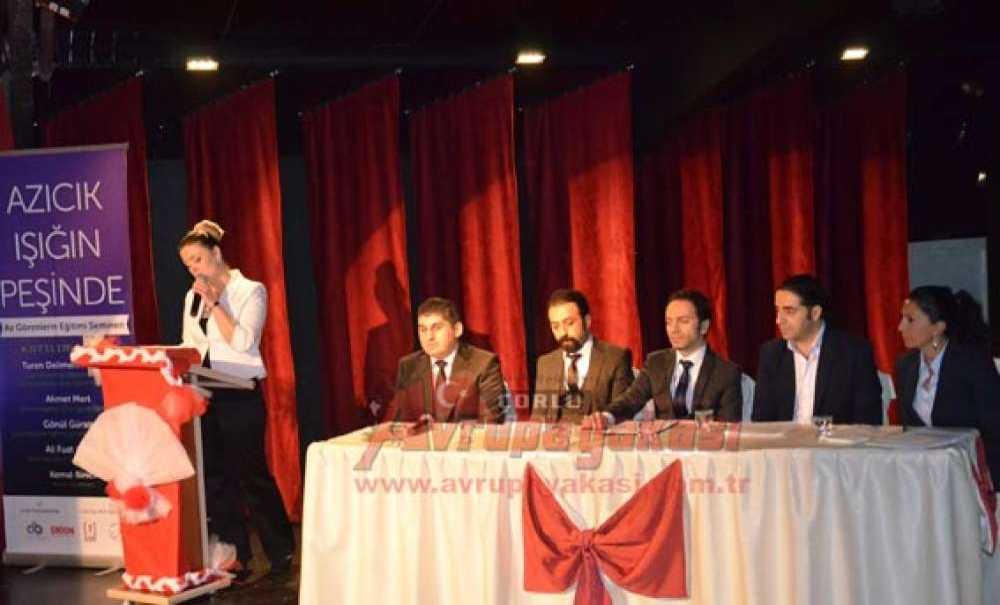 Azıcık Işığın Peşinde Semineri Düzenlendi