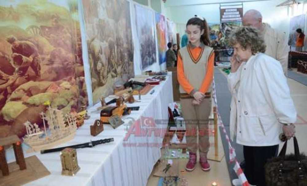 Pinhas Çiftinden Yaptırdıkları Okula Ziyaret