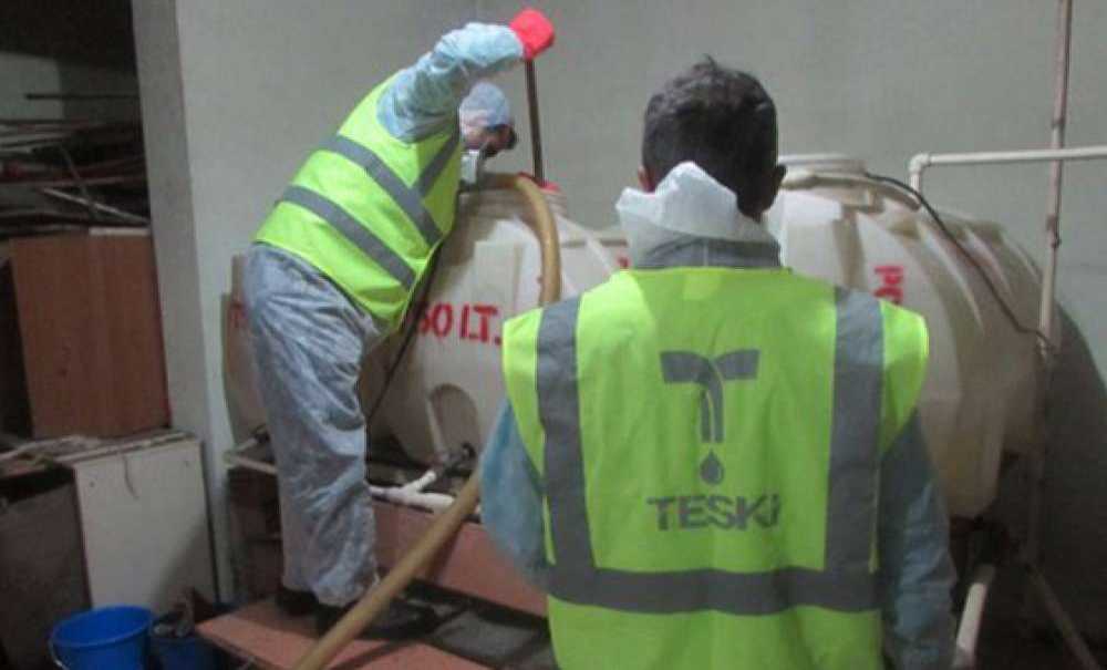 Okullardaki Su Depoları Teski Tarafından Temizleniyor