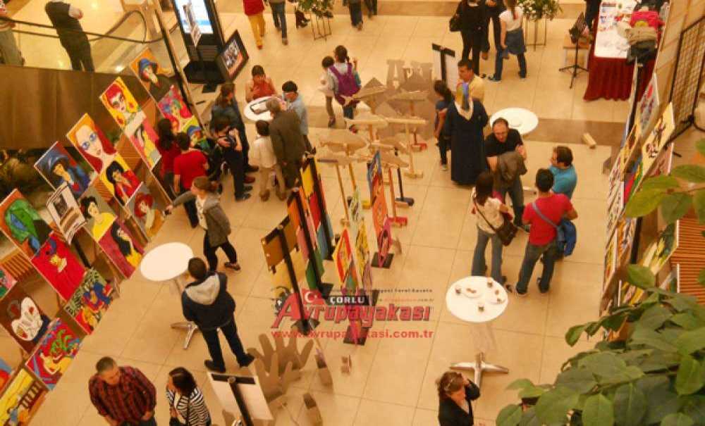 Aka Koleji`nden Sanat Resim Sergisi