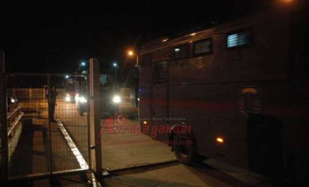 Diyarbakır Cezaevi`nden Çorlu Havaalanına Nakiller Sürdürüldü