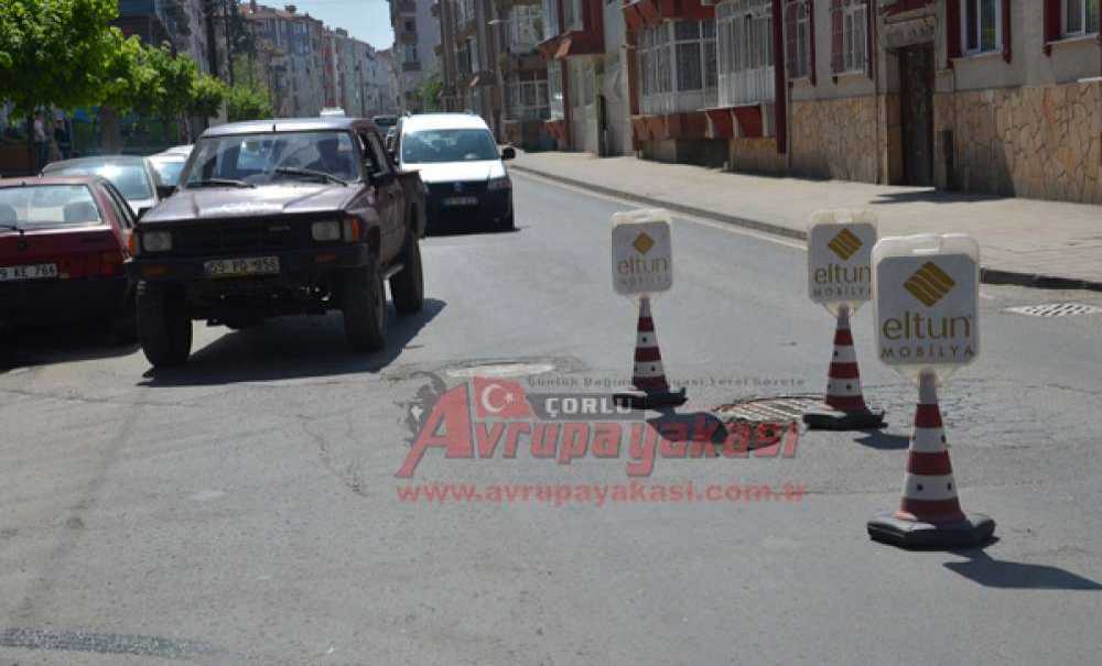 Mustafa Kemal Caddesi'nde Yol Çöktü