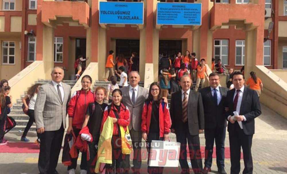 Vali Salihoğlu`ndan Furtuni Ve İsak Pinhas Ortaokulu`na Ziyaret