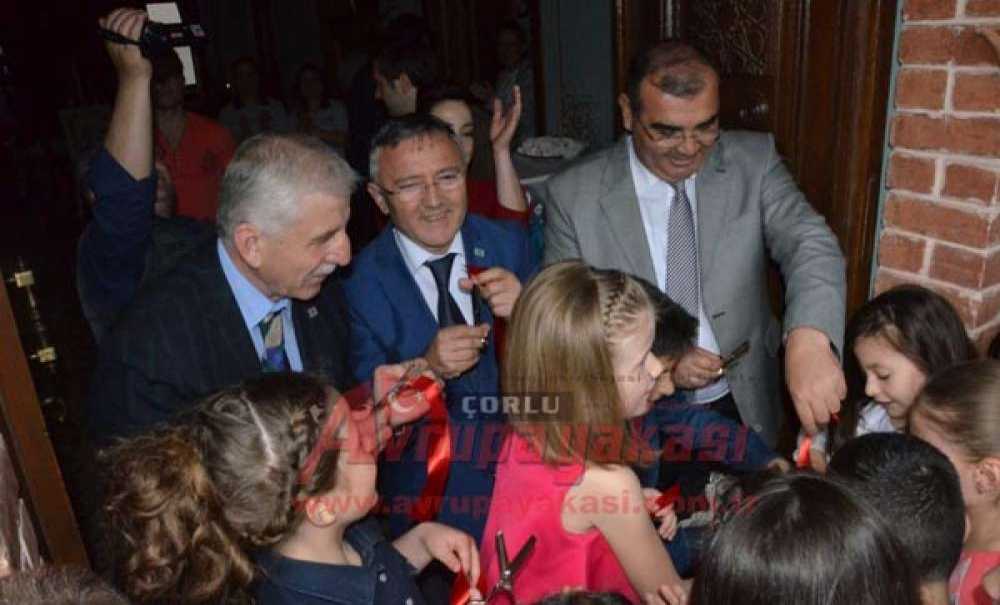 Resim Kursiyerlerinin Sergisi Açıldı