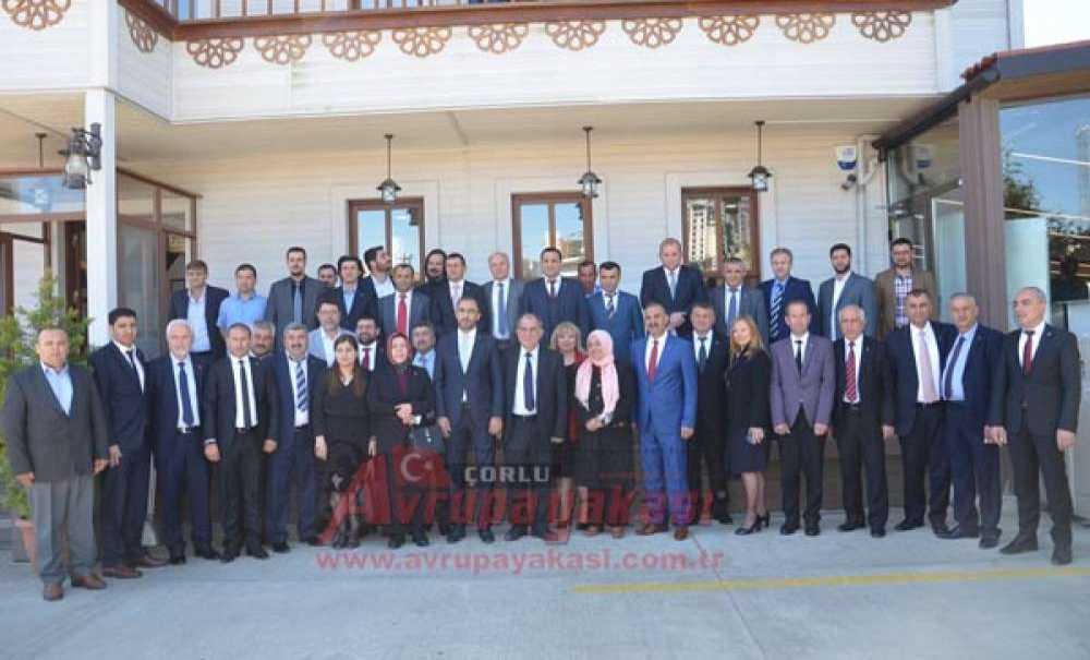 Ak Parti'nin Yeni Yönetimi Basınla Buluştu