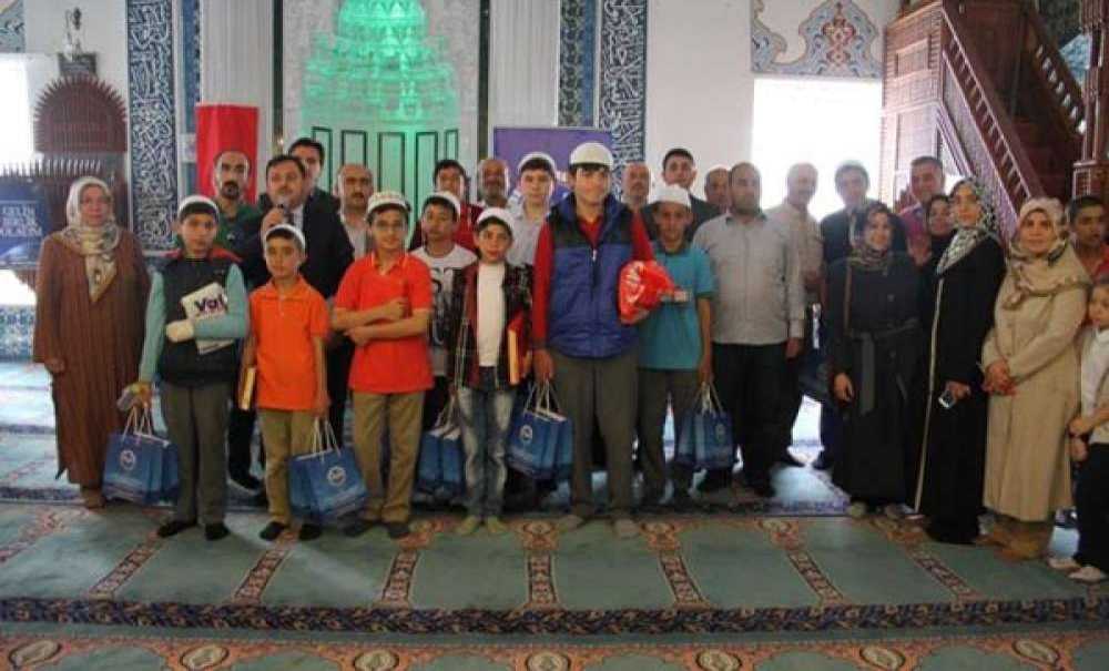 Ortaokul Öğrencileri Kura`an-I Kerim`i Güzel Okumak İçin Yarıştı
