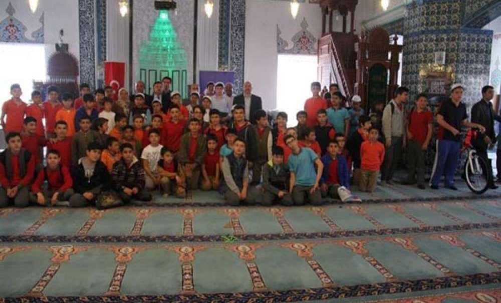 Ortaokul Öğrencileri Kura`an-I Kerim`i Güzel Okumak İçin Yarıştı