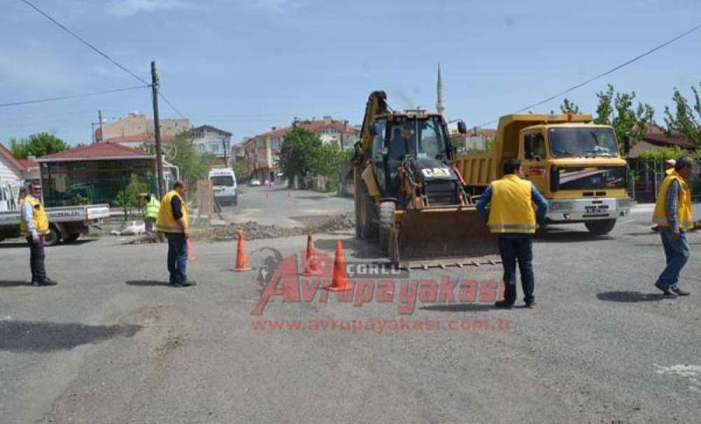 Çorlu Belediyesi'nden Bozuk Yollara Asfalt