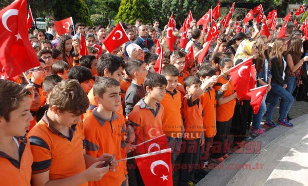 Çorlulu Öğrenciler Şehitleri Andı