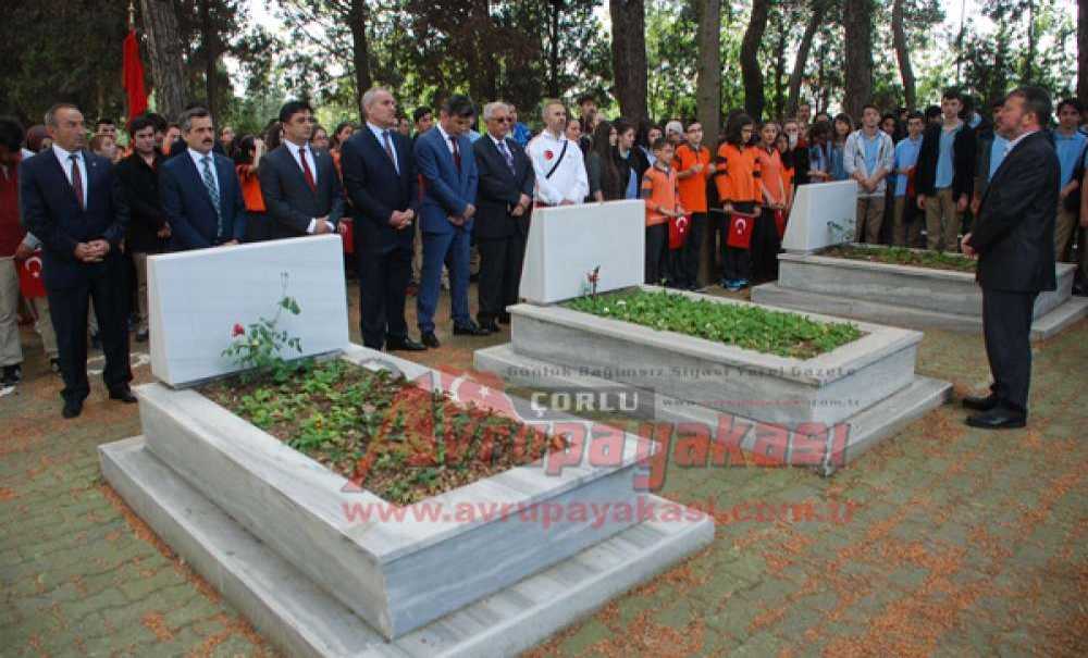 Çorlulu Öğrenciler Şehitleri Andı