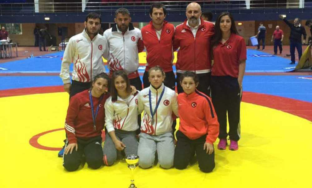 Çorlulu Güreşçiler Bükreş`ten Madalya Ile Döndü