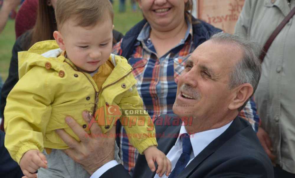 Vali Salihoğlu Hanımeli Stantlarını Gezdi