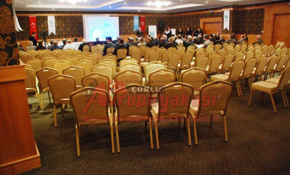 Tekirdağ Büyükşehir Belediye Başkanı Albayrak `tan Boş Salon Tepkisi