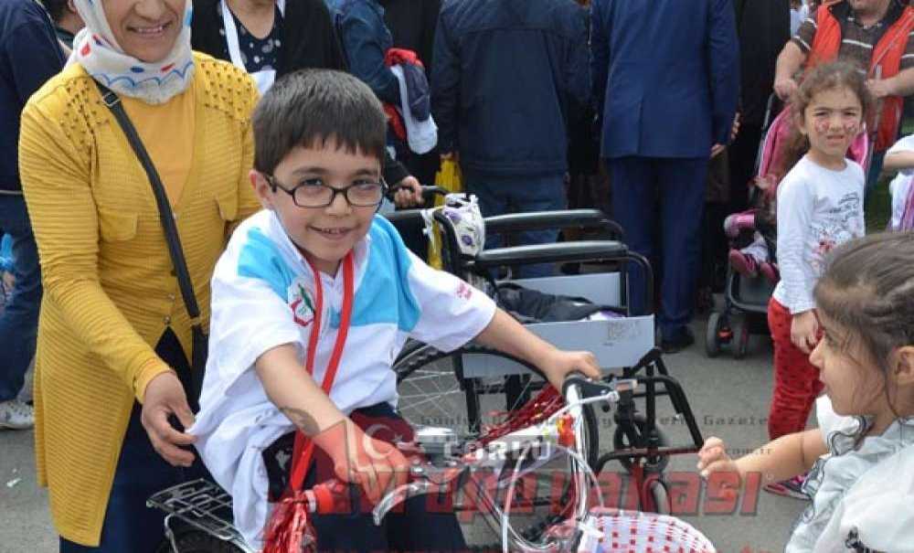Engelli Çocuk İlk Kez Bisiklete Bindi