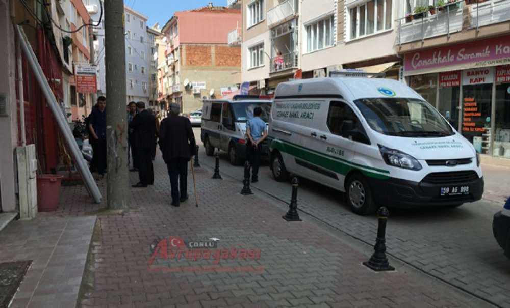 Evinde İntihar Etti