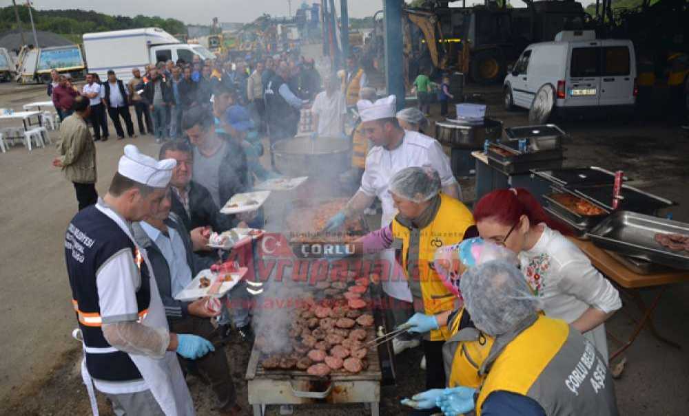 Çorlu Belediyesi'nden İşçilere Anlamlı Kutlama