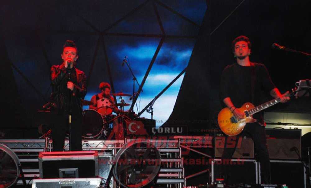 Model Grubu Çorlulular İçin Sahne Aldı