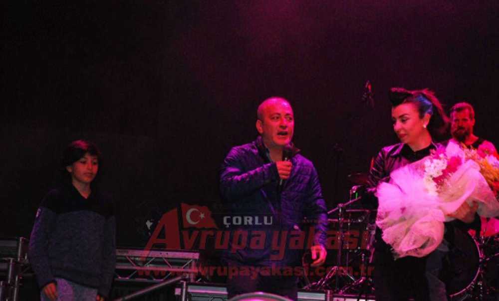 Model Grubu Çorlulular İçin Sahne Aldı