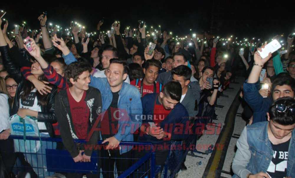 Model Grubu Çorlulular İçin Sahne Aldı