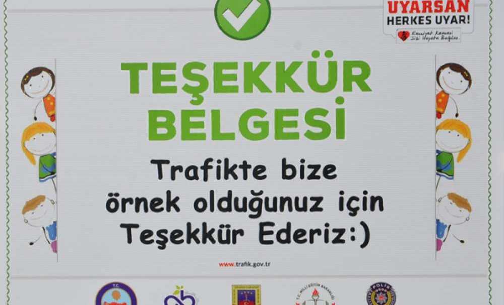 Çocuklardan Büyüklere Emniyet Kemeri Dersi