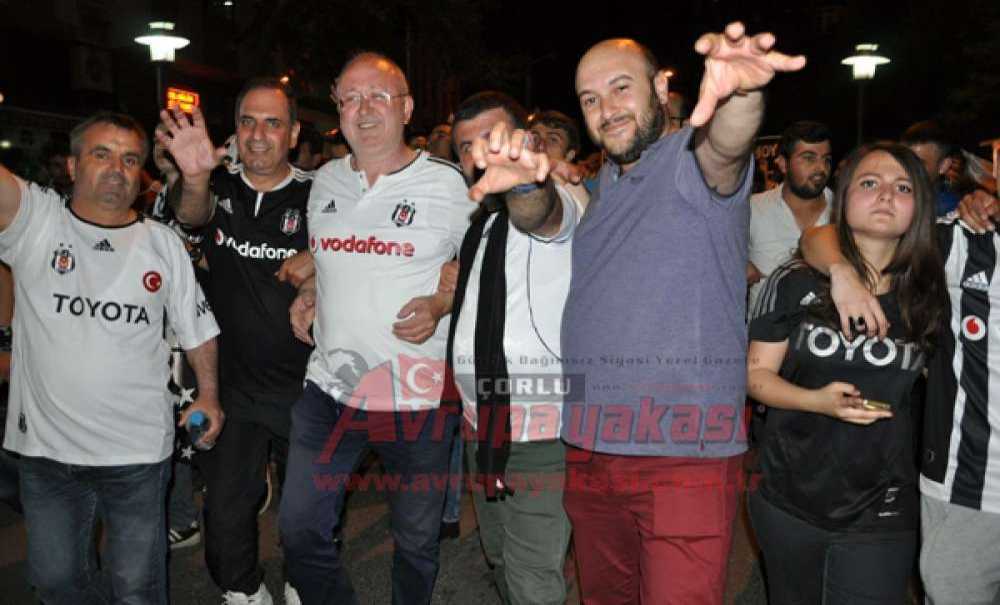 Beşiktaş Taraftarları Şampiyonluğu Kutladı