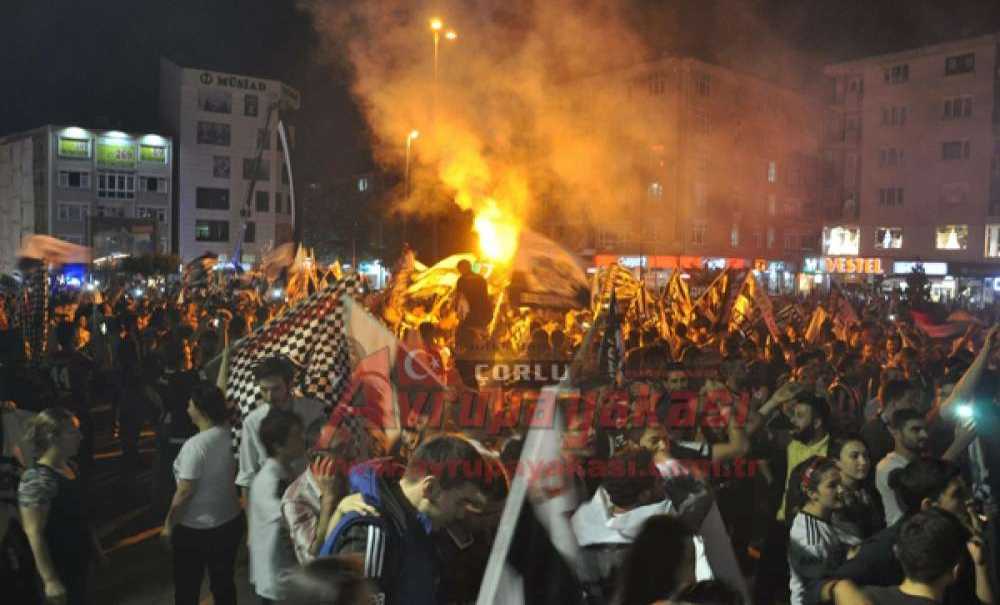 Beşiktaş Taraftarları Şampiyonluğu Kutladı
