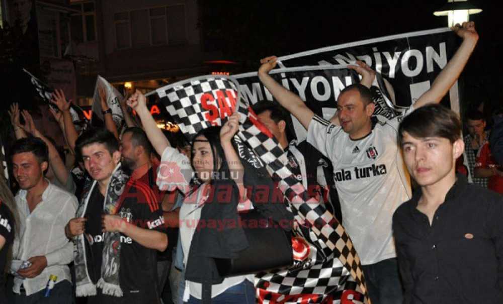 Beşiktaş Taraftarları Şampiyonluğu Kutladı