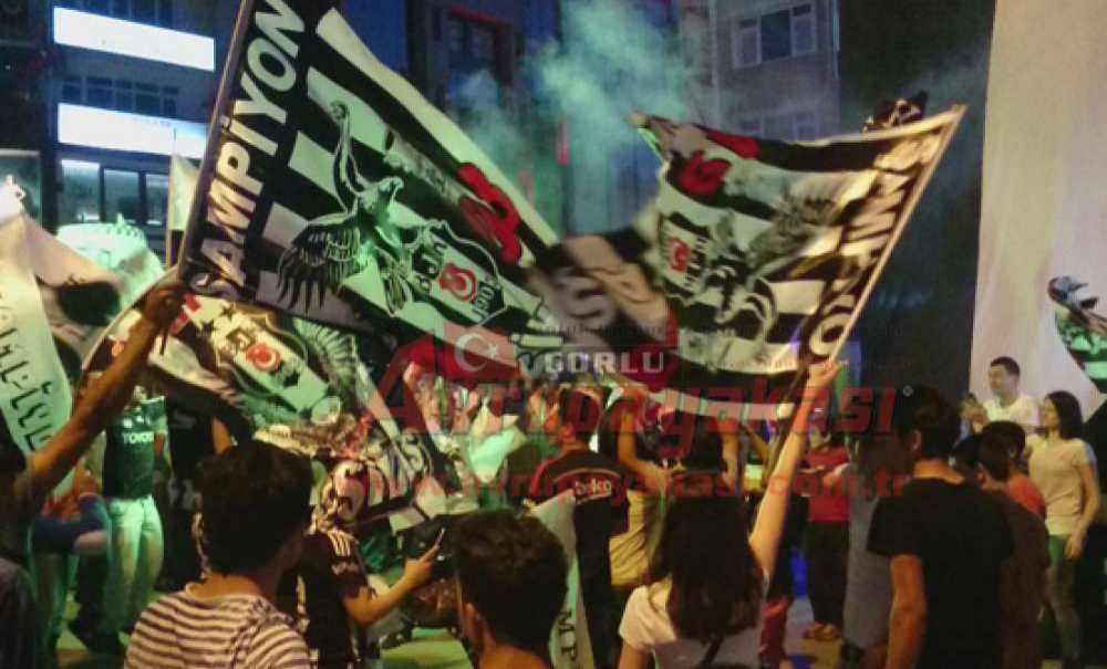 Beşiktaş Taraftarları Şampiyonluğu Kutladı