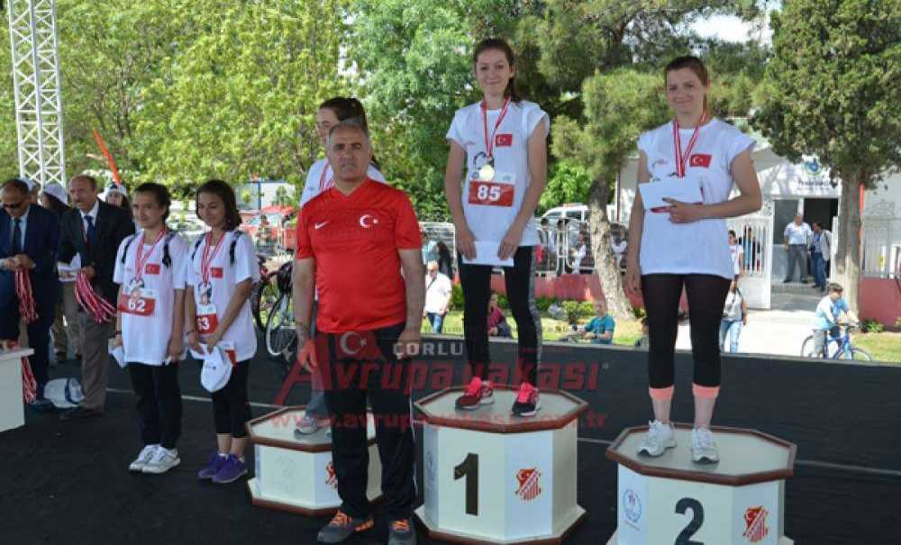 Çorlu'da Coşkulu 19 Mayıs Kutlaması