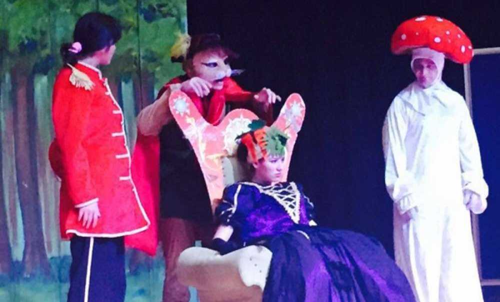 Kızılay Çorlu Şubesi Tarafından Düzenlenen Tiyatro Oyunu Sahnelendi