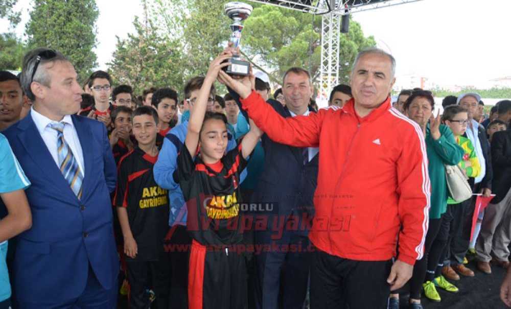 Mahalle Şampiyonu Kupasını Aldı