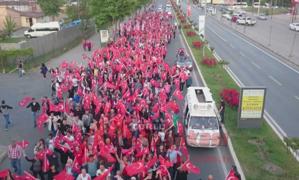 Chp`li Gençlerden Fener Alayı