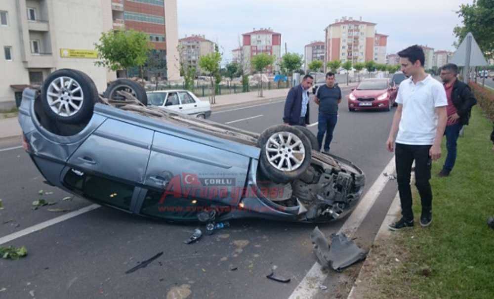 Karşı Şeride Geçen Otomobil Ters Döndü Sürücü Yaralandı