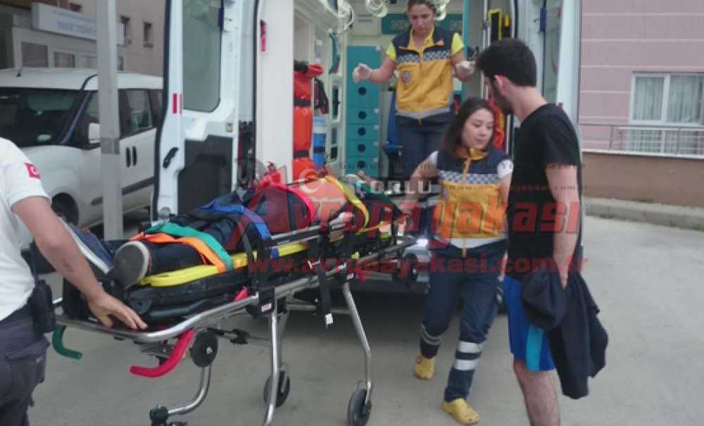 Karşı Şeride Geçen Otomobil Ters Döndü Sürücü Yaralandı