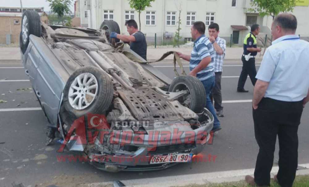 Karşı Şeride Geçen Otomobil Ters Döndü Sürücü Yaralandı