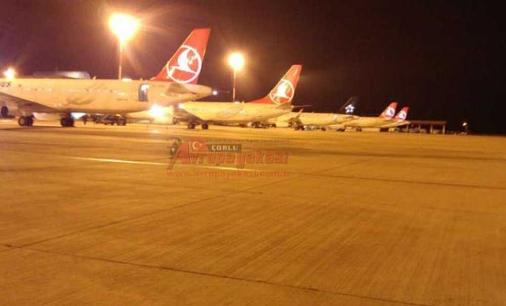 7 Uçak Çorlu`ya İniş Yaptı