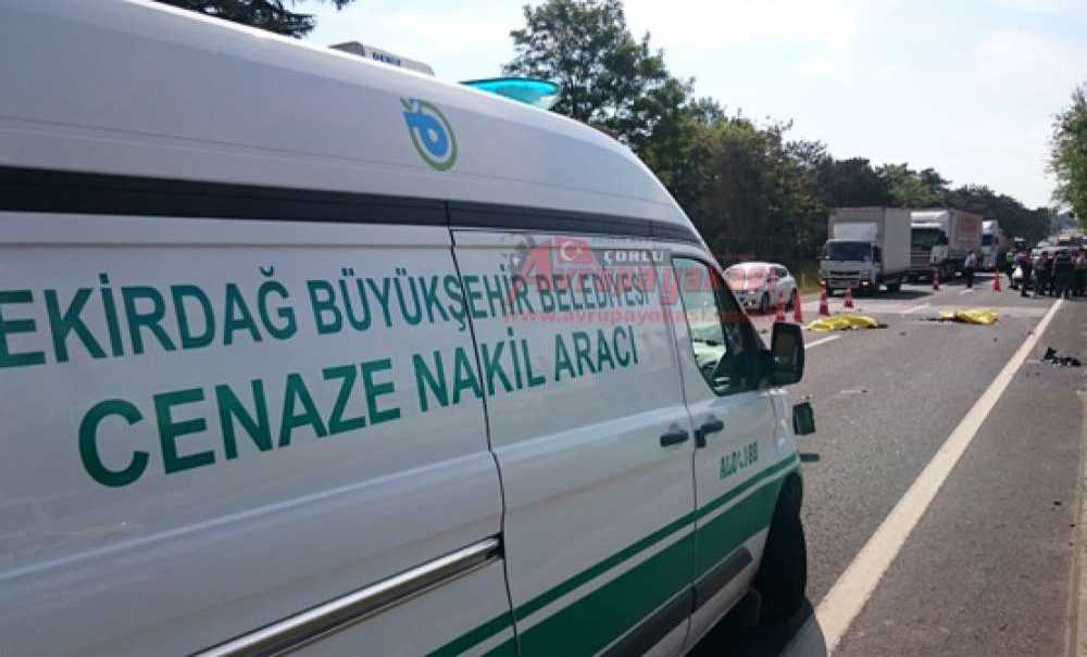 Kamyon Motosiklete Çarptı 2 Ölü