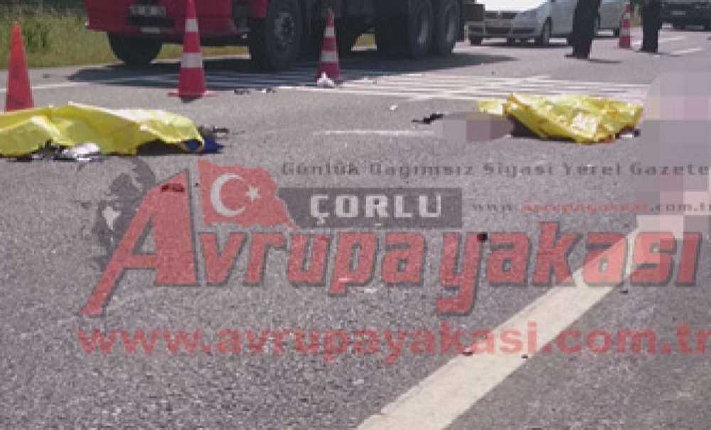 Kamyon Motosiklete Çarptı 2 Ölü