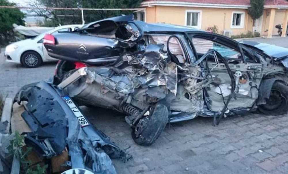 Tem Otoyolu Çorlu Gişelerinde Tir Ve Otomobil Çarpıştı: 3 Yaralı