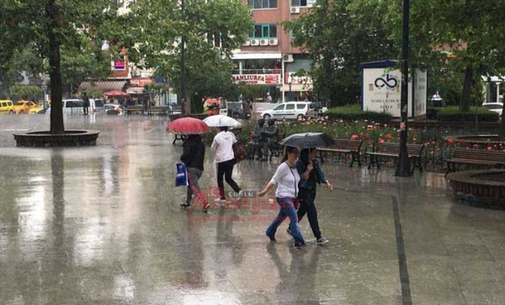 Çorlu'da Yağmur Etkili Oldu