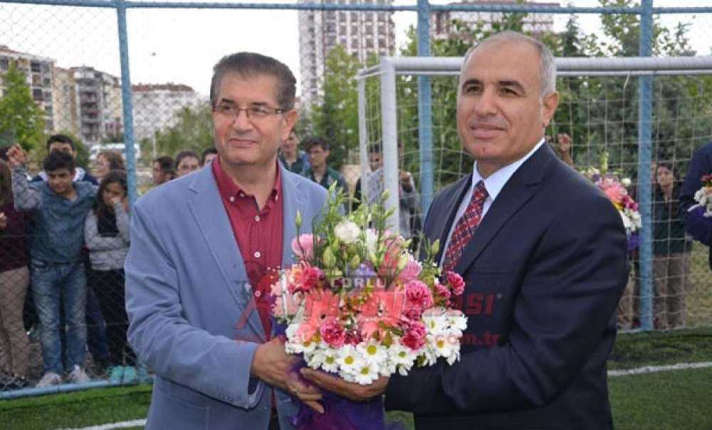Çorlu Anadolu Lisesi`ne Yaptırılan Halı Saha Açıldı
