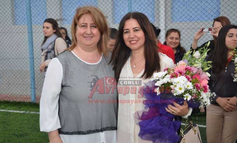 Çorlu Anadolu Lisesi`ne Yaptırılan Halı Saha Açıldı