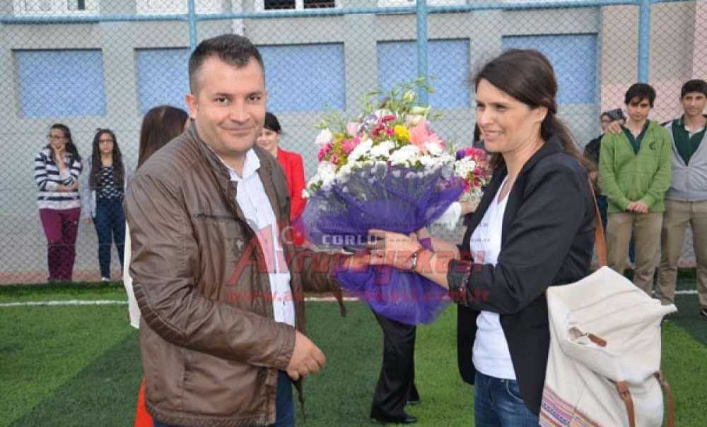 Çorlu Anadolu Lisesi`ne Yaptırılan Halı Saha Açıldı