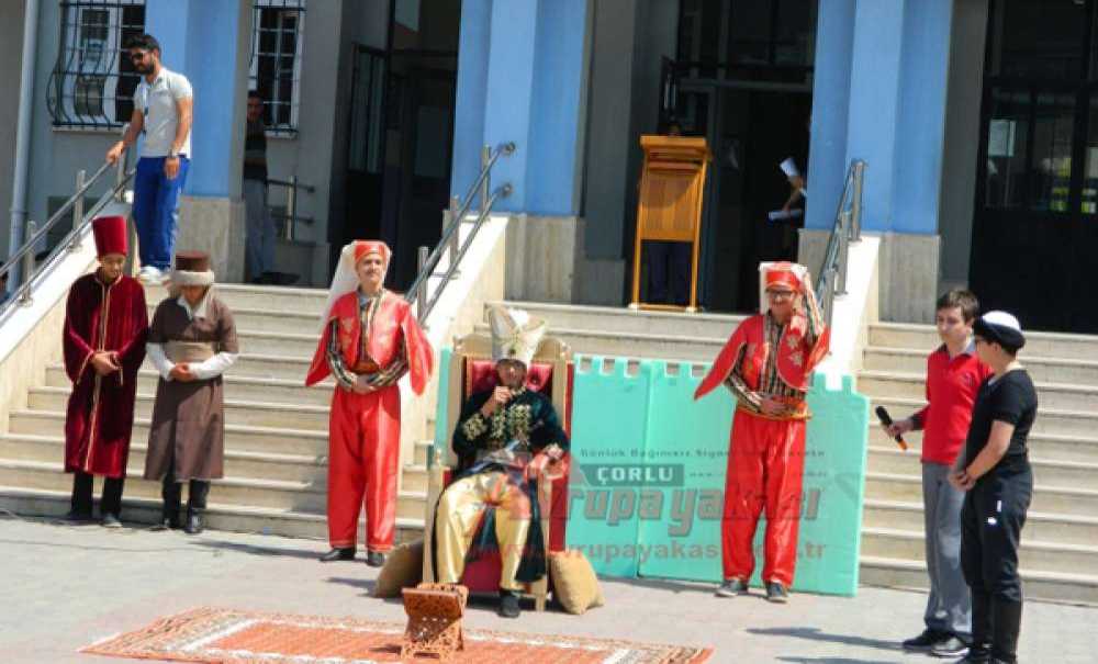 Öğrenciler İstanbul'un Fethini Kutladı