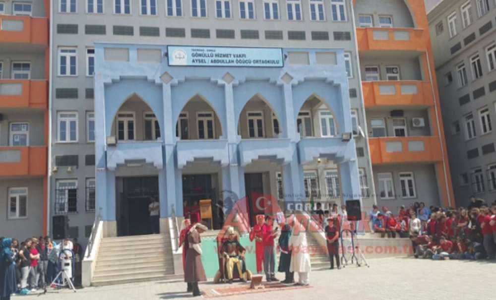 Öğrenciler İstanbul'un Fethini Kutladı