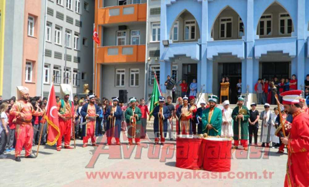 Öğrenciler İstanbul'un Fethini Kutladı